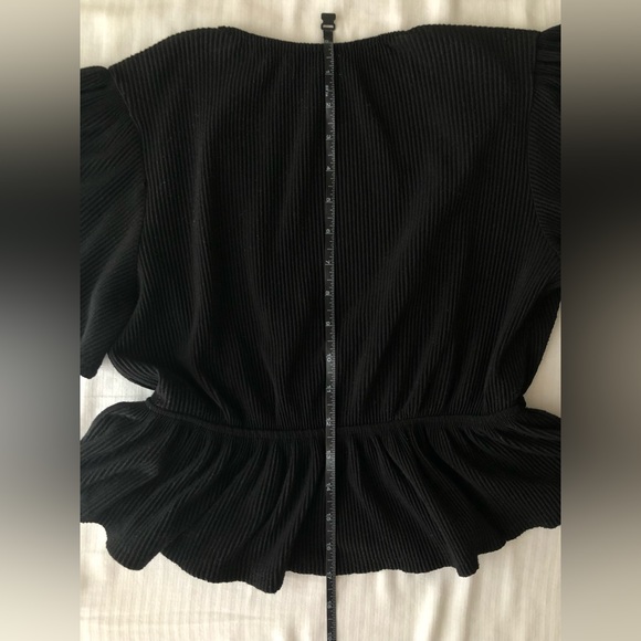 Urban Outffitters Cropped V-necked blouse in black ✨ - Picture 5 of 7